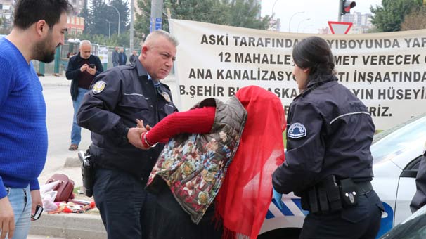 Adana da bombalı kadın paniği